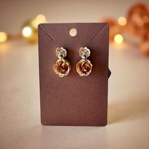 Elegant Floral cream and gold Earrings